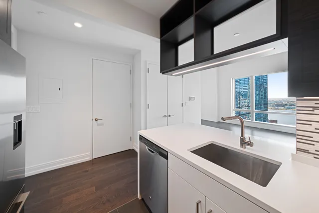 $4,275 | 555 10th Avenue, Unit 19H | Hudson Yards