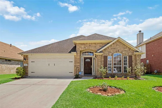 a front view of house with yard