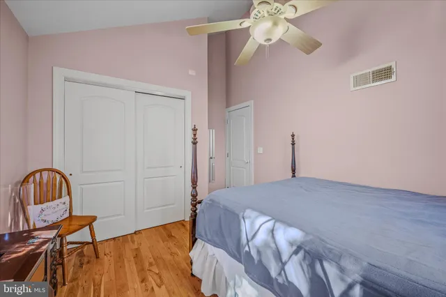 a view of a livingroom with furniture