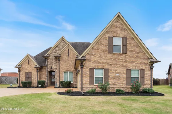 $439,900 | 6825 Hawks Crossing Drive West, Olive Branch, MS 38654