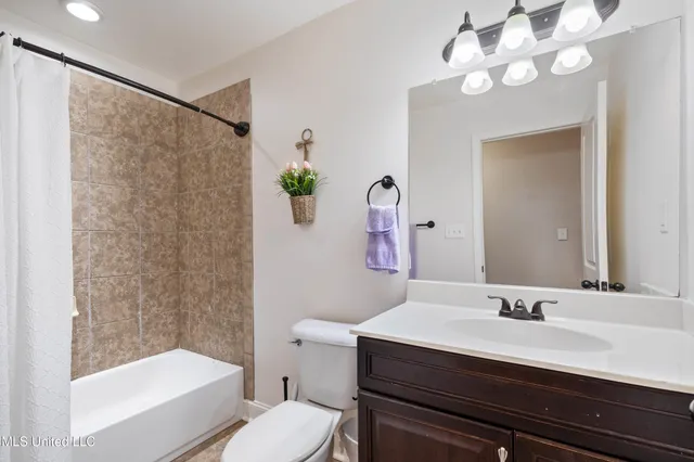 $449,900 | 6825 Hawks Crossing Drive West, Olive Branch, MS 38654