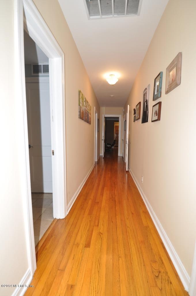 1855 River Road Jacksonville, FL 32207 - Photo 40 of 57 Hardwood Flooring in Hallway