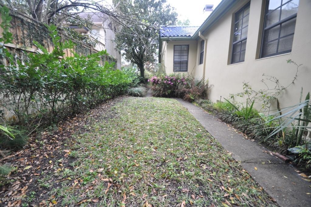 1855 River Road Jacksonville, FL 32207 - Photo 51 of 57 Side Yard Right
