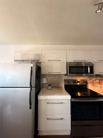 $1,950 | 1101 Grove Boulevard, Unit 502, Austin, TX 78741