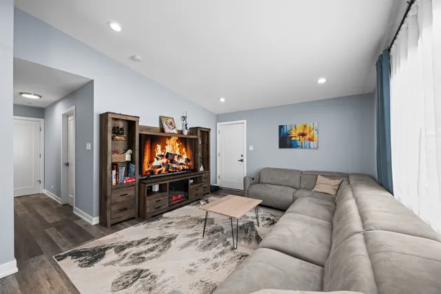 $314,900 | 2212 Fulle Street, Rolling Meadows, IL 60008