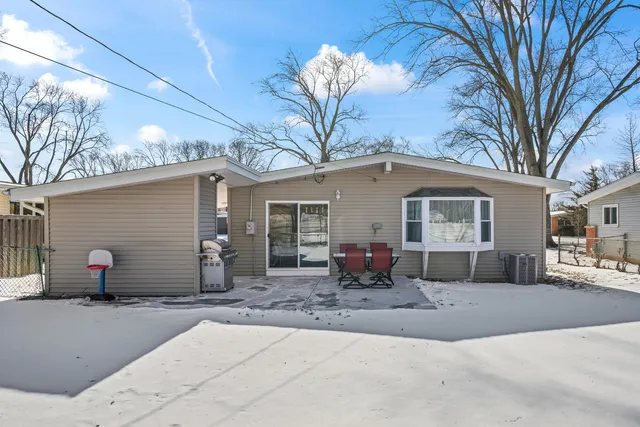 $314,900 | 2212 Fulle Street, Rolling Meadows, IL 60008