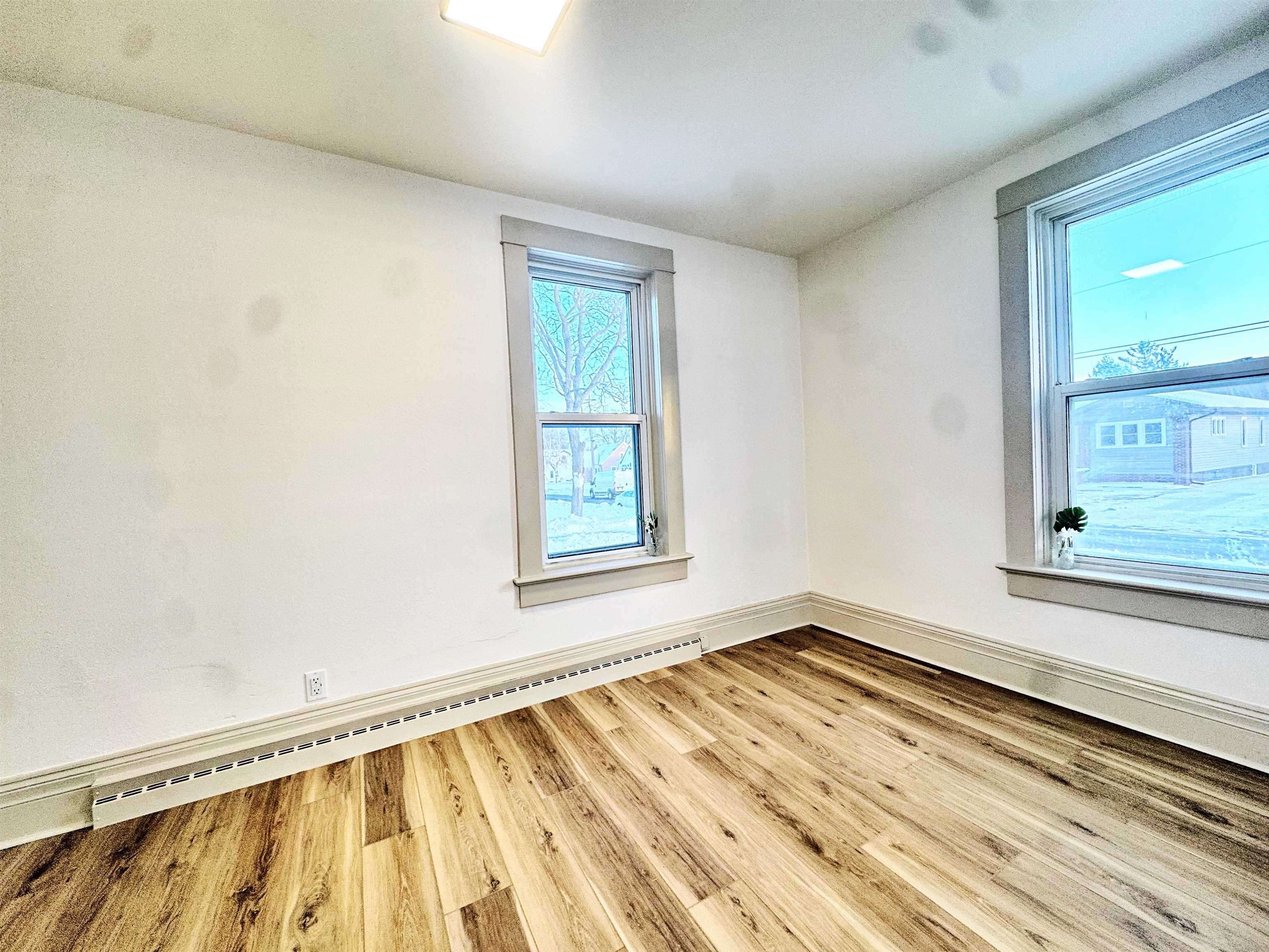 528 Madison Street Reedsville, WI 54230 - Photo 4 of 26