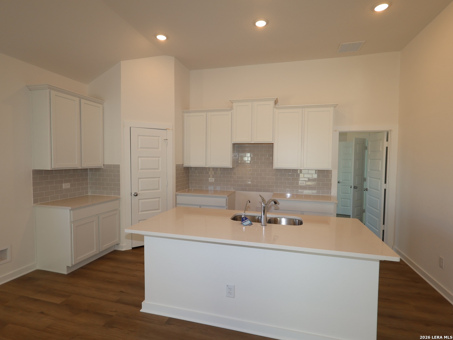8638 Rucker Pond Trail San Antonio, TX 78252 - Photo 2 of 33