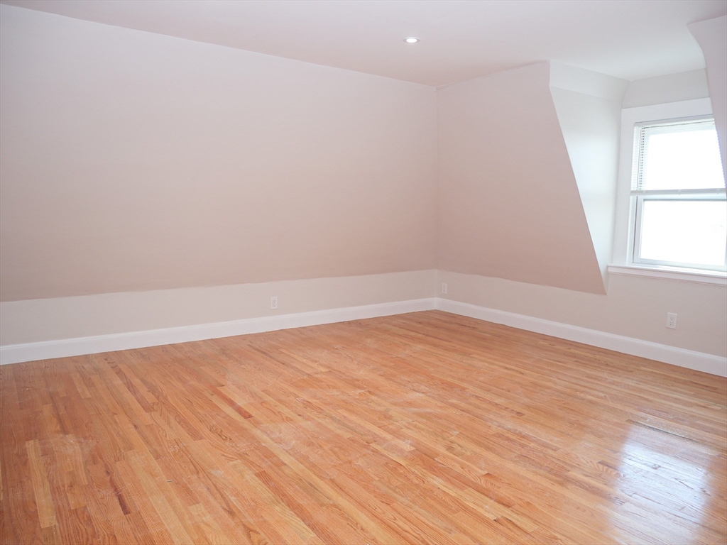 25 Garrison Road, Unit 4 Brookline, MA 02445 - Photo 5 of 8