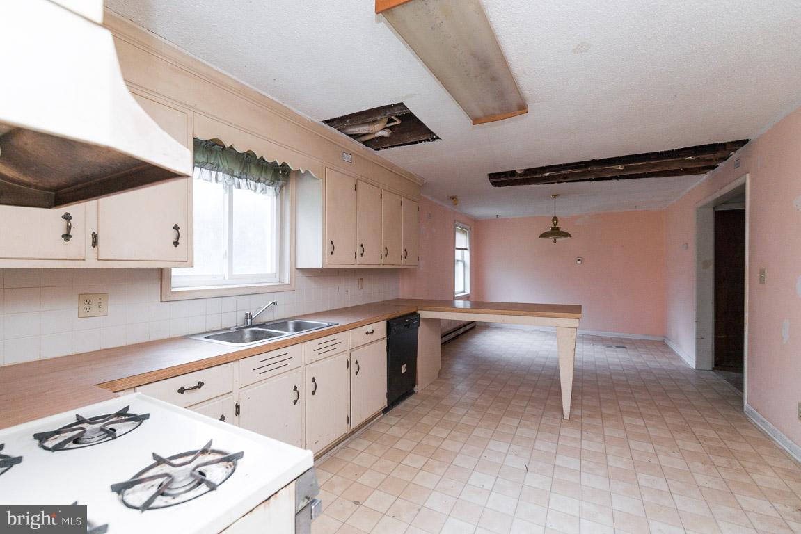 6160 Quantico Road Quantico, MD 21856 - Photo 6 of 29 Kitchen