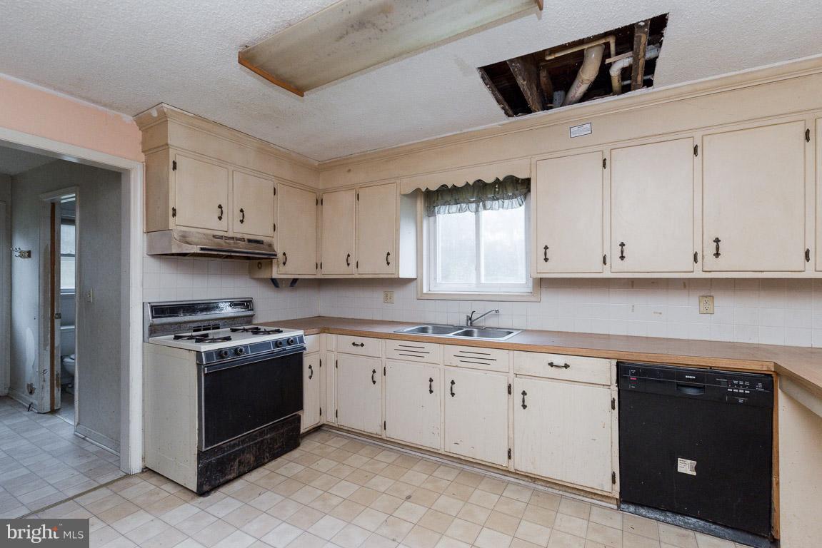 6160 Quantico Road Quantico, MD 21856 - Photo 7 of 29 Kitchen