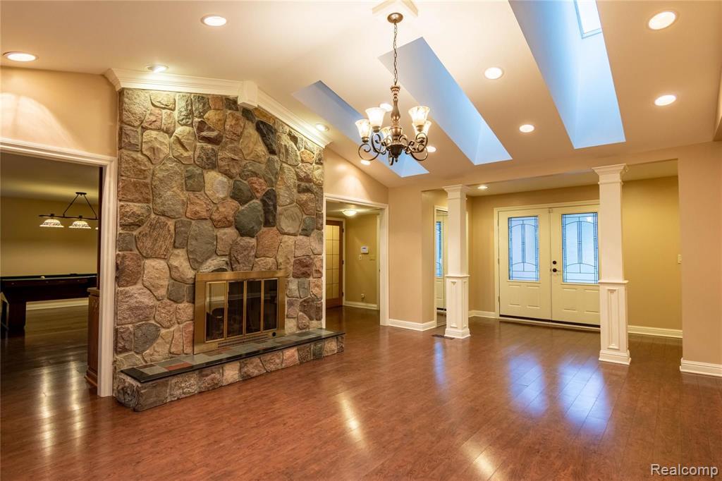 33414 Old Timber Road Farmington, MI 48331 - Photo 4 of 36