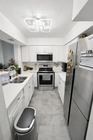 $320,000 | 8460 Southwest 154th Cir Court, Unit 121, Miami, FL 33193