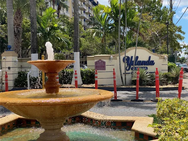 $1,700 | 4550 Northwest 9th Street, Unit 215E, Miami, FL 33126