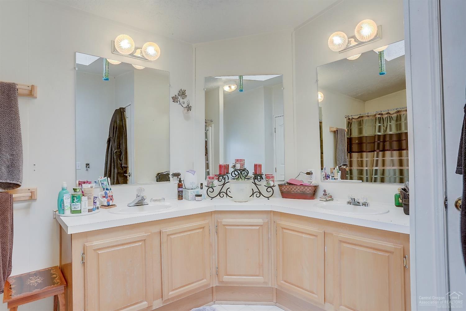 24035 Dodds Road Bend, OR 97701 - Photo 7 of 22 Additional Photo