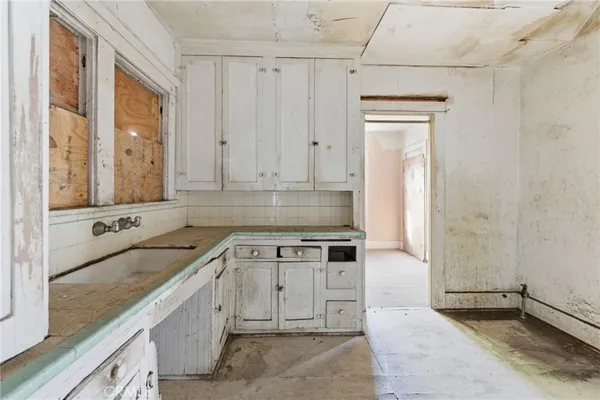 $600,000 | 2064 Myrtle Avenue, Long Beach, CA 90806