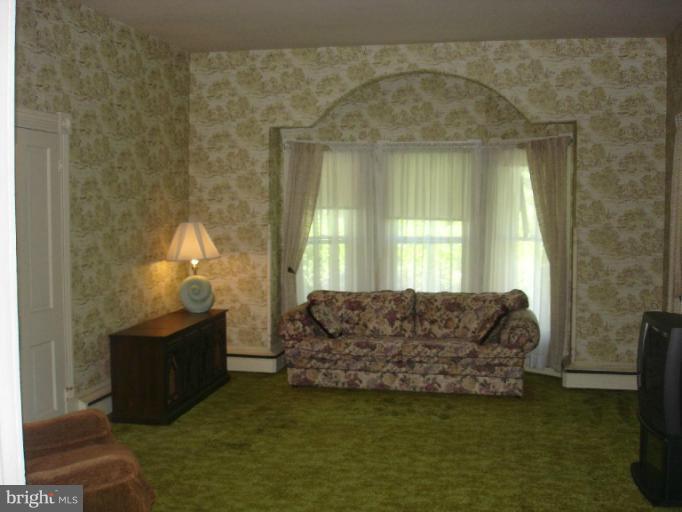 7439 Dion Road Denton, MD 21629 - Photo 4 of 27 Living Room