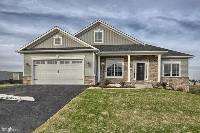 $478,300 | 21 Rolling Meadow Road, Lebanon, PA 17046