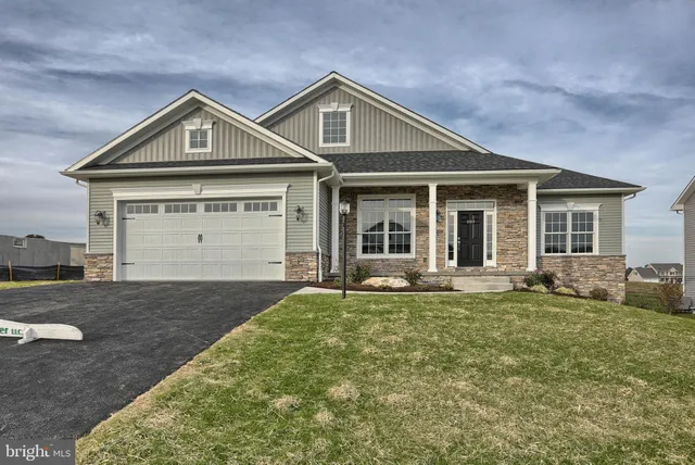 $478,300 | 21 Rolling Meadow Road, Lebanon, PA 17046