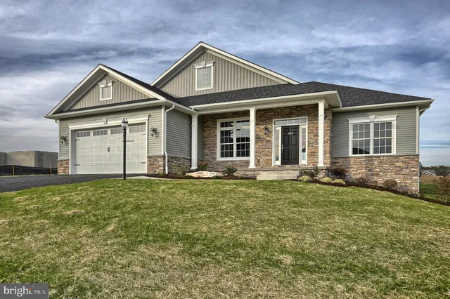 $478,300 | 21 Rolling Meadow Road, Lebanon, PA 17046