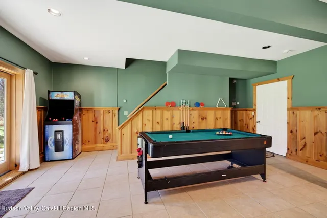 a view of a house with a yard and plants