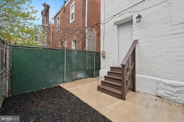 a view of a back yard of the house