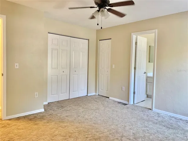 a view of empty room with a ceiling fan