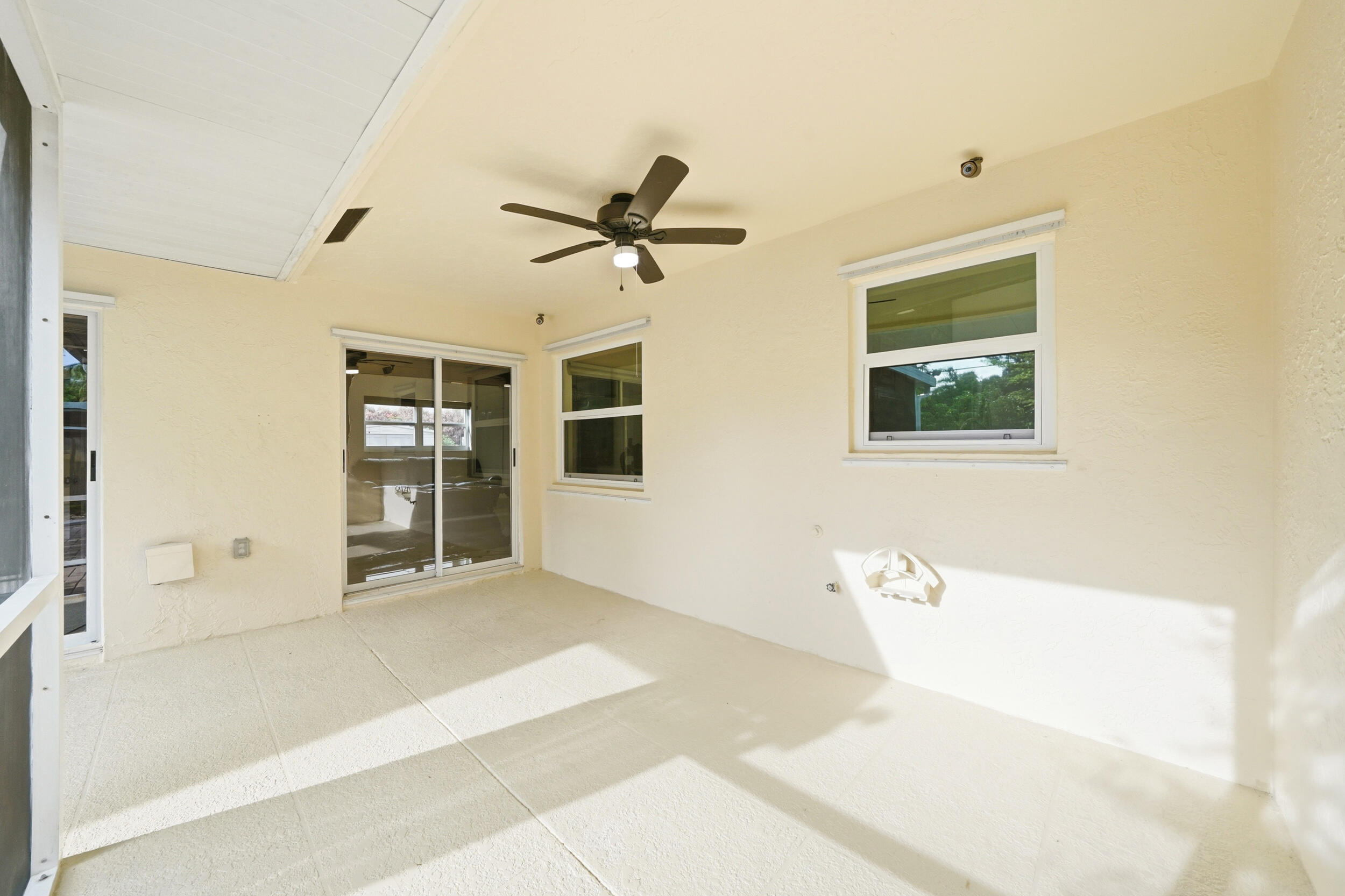 5787 Southwest 57th Way Davie, FL 33314 - Photo 30 of 40 194