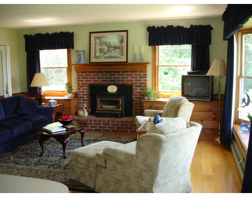 9 Adirondack Road Chelmsford, MA 01824 - Photo 4 of 29 Gallery Image 4