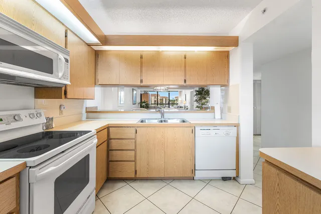 $485,000 | 2501 Marina Isle Way, Unit 304, Jupiter, FL 33477