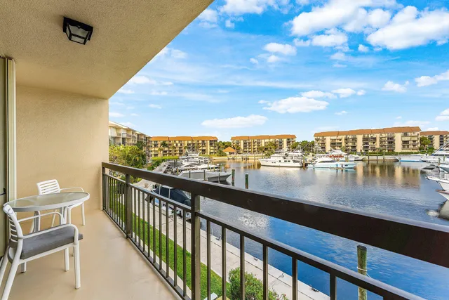 $485,000 | 2501 Marina Isle Way, Unit 304, Jupiter, FL 33477