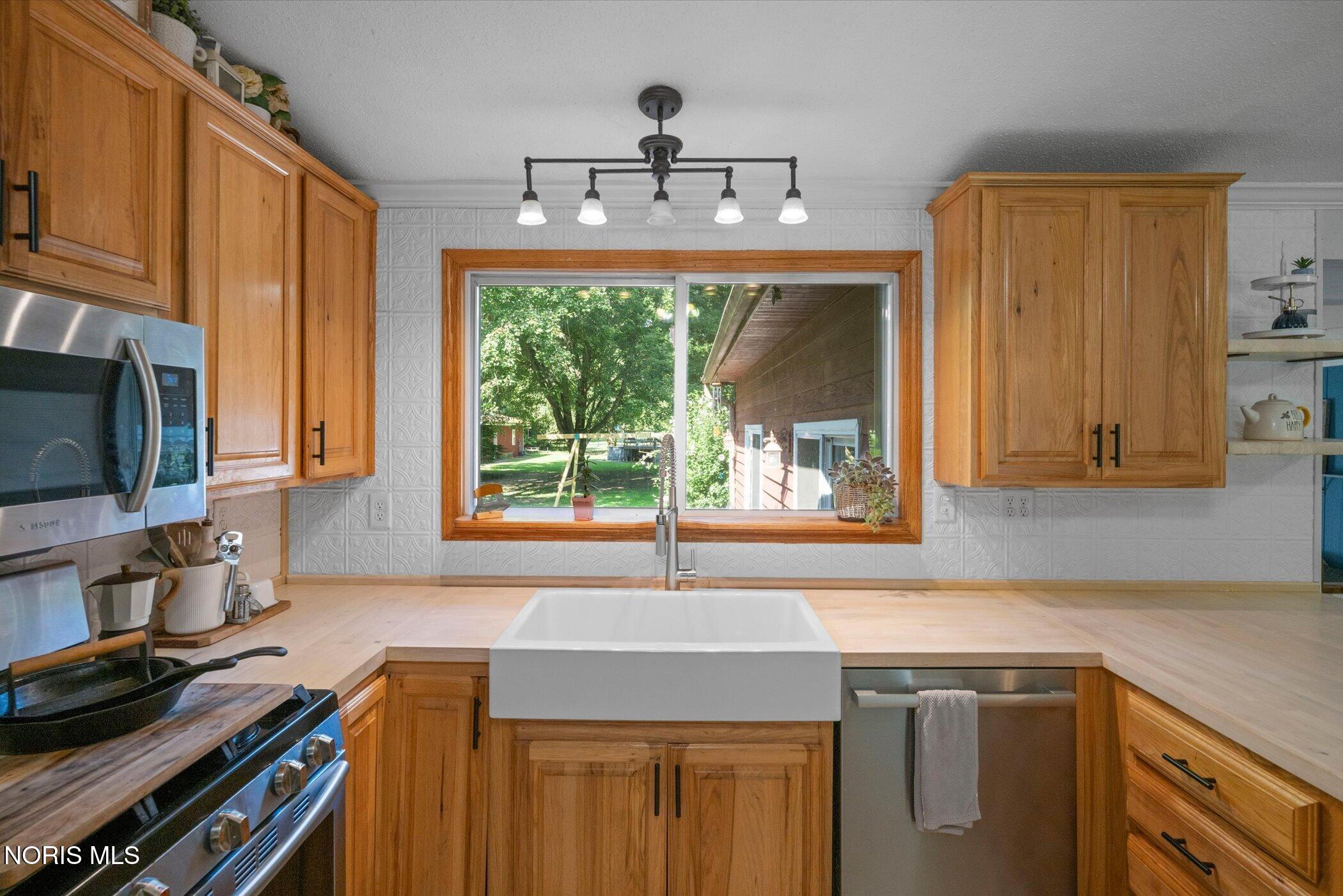 8710 Schadel Road Waterville, OH 43566 - Photo 12 of 80 Gallery Image 12