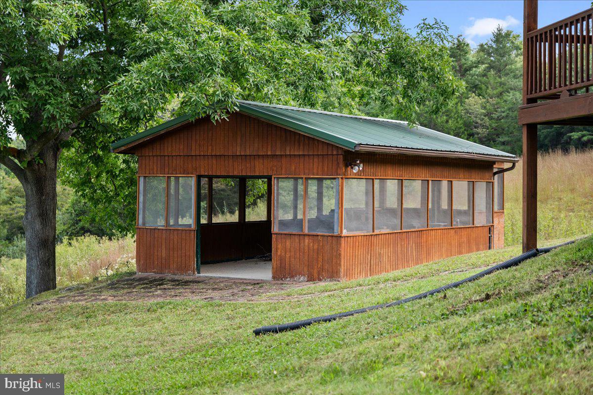 325 Coyote Run Mathias, WV 26812 - Photo 19 of 45 Gallery Image 19