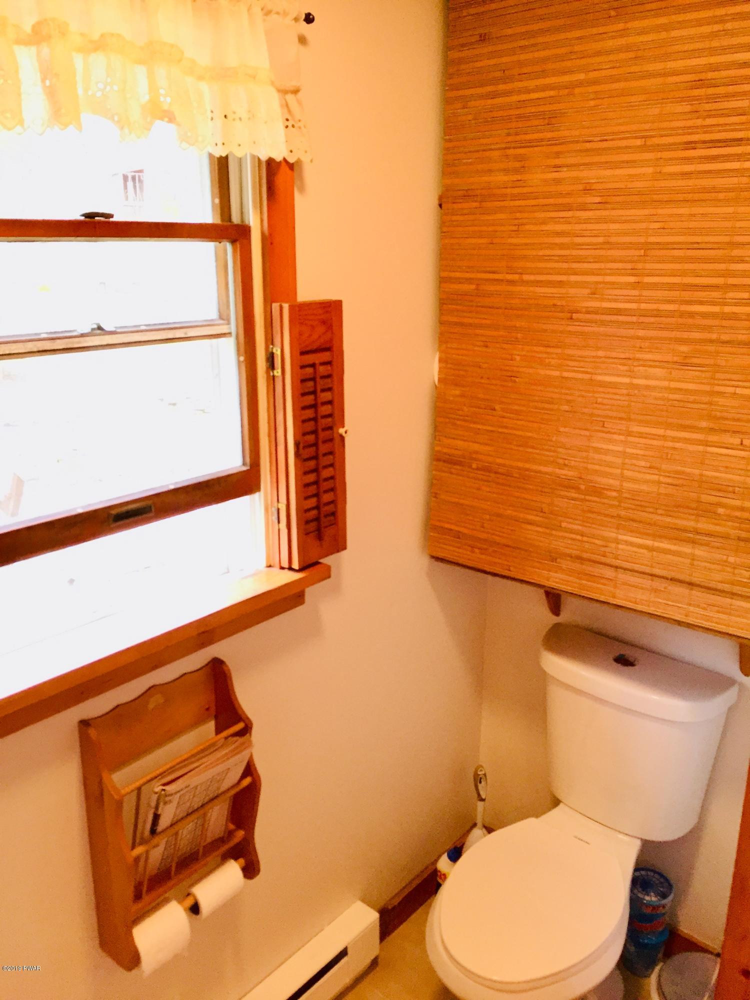 121 Pedersen Ridge Road Milford, PA 18337 - Photo 13 of 35 Upstairs Full Bath