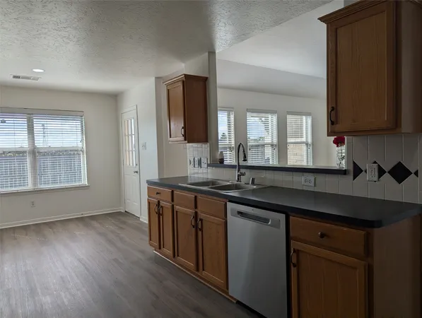 $2,500 | 5618 Savannah Woods Lane, Rosharon, TX 77583