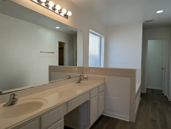 $2,500 | 5618 Savannah Woods Lane, Rosharon, TX 77583