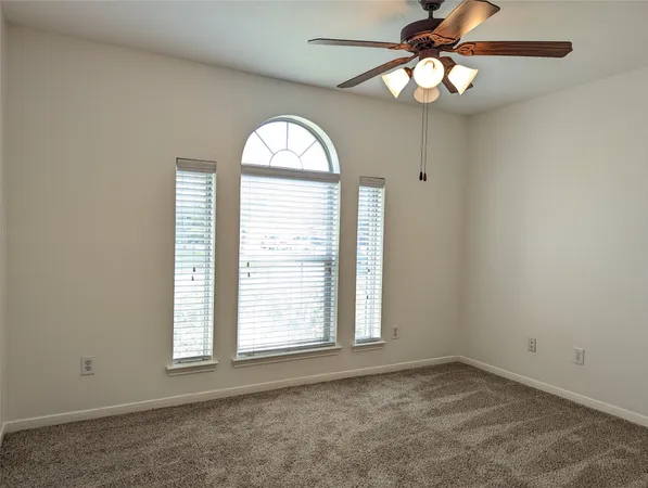 $2,500 | 5618 Savannah Woods Lane, Rosharon, TX 77583