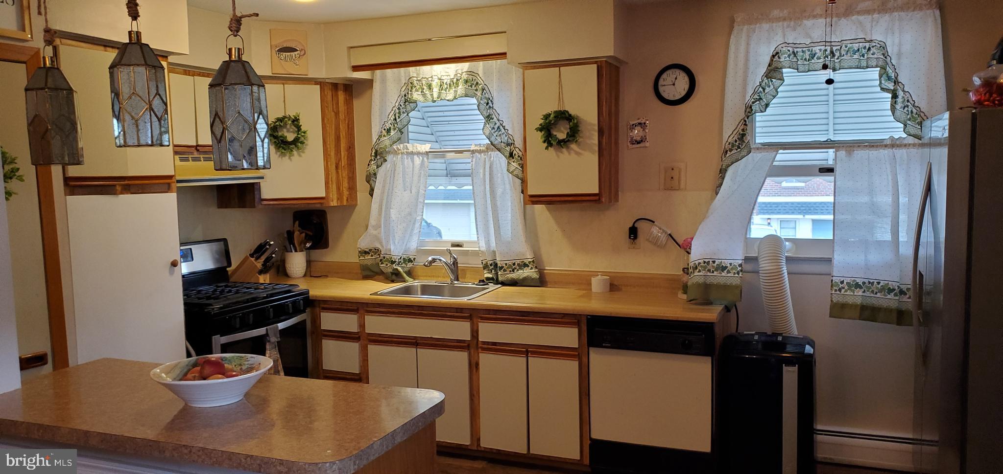 11928 Stevens Road Philadelphia, PA 19116 - Photo 2 of 21