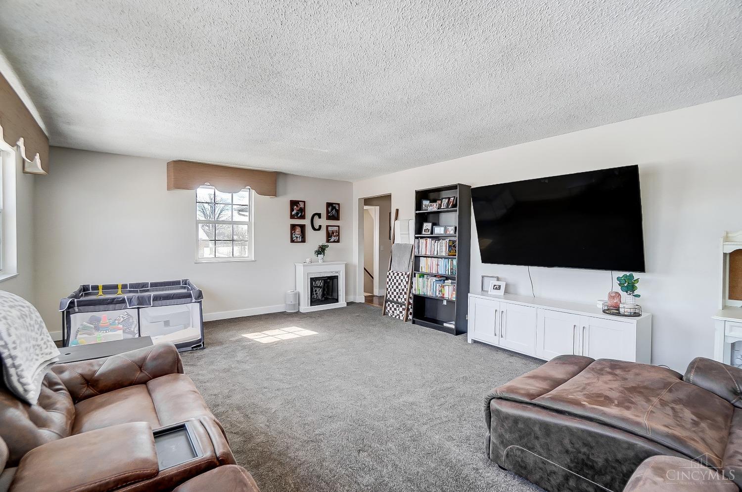 5956 Snyder Road Cincinnati, OH 45247 - Photo 6 of 28 Gallery Image 6