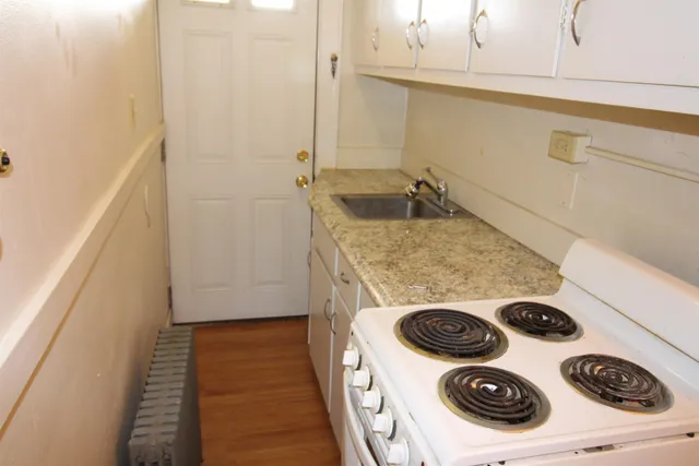 $1,200 | 174 Concord Street, Unit 3, Manchester, NH 03104