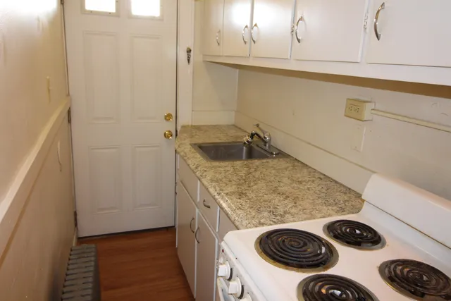 $1,200 | 174 Concord Street, Unit 3, Manchester, NH 03104