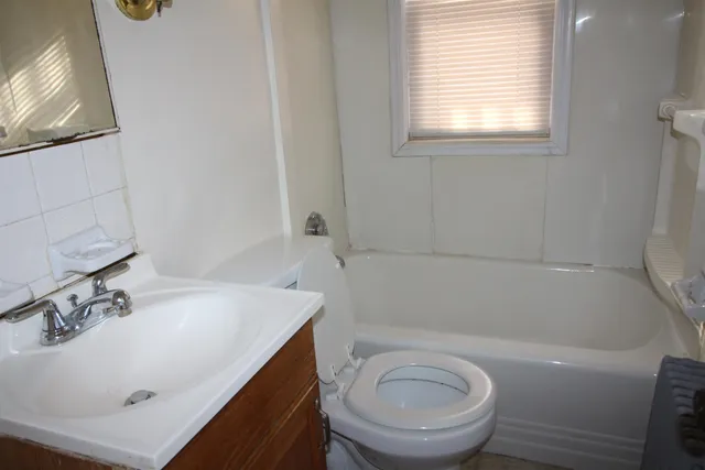 $1,200 | 174 Concord Street, Unit 3, Manchester, NH 03104