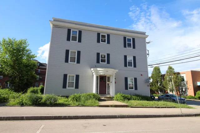 $1,200 | 174 Concord Street, Unit 3, Manchester, NH 03104