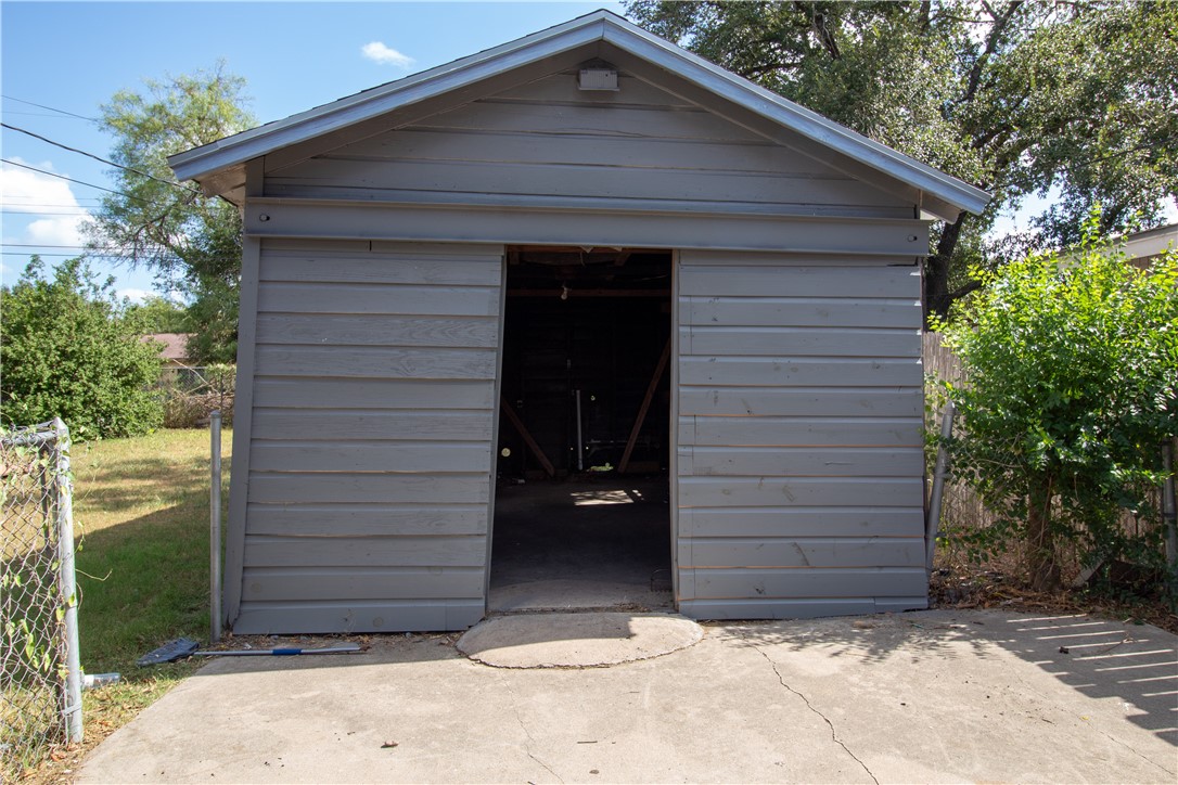 702 Jefferson Street Alice, TX 78332 - Photo 33 of 38 a view of entrance gate of the house