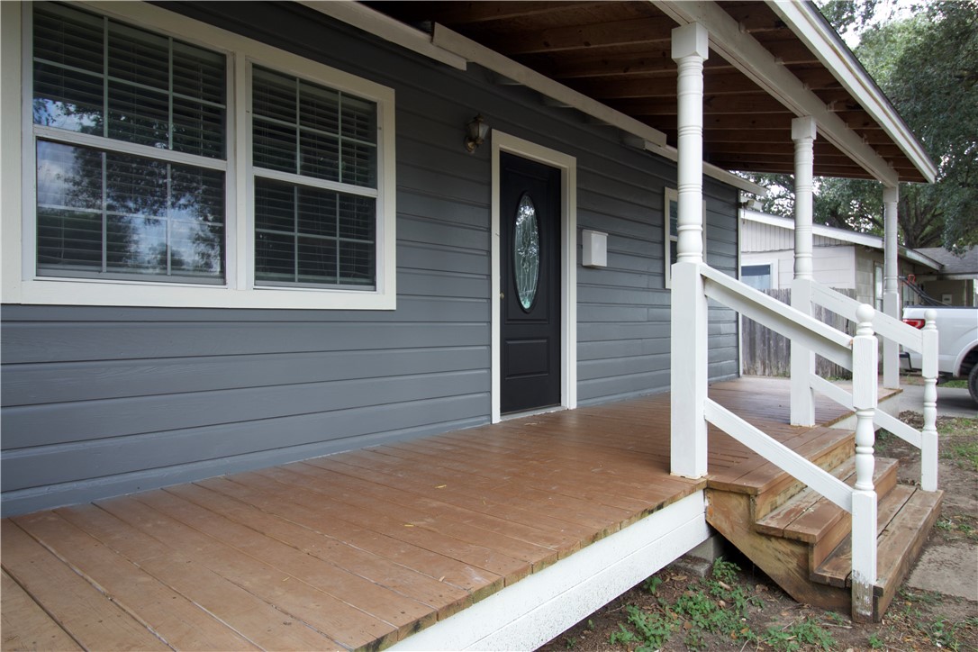 702 Jefferson Street Alice, TX 78332 - Photo 4 of 38 a view of front door of house
