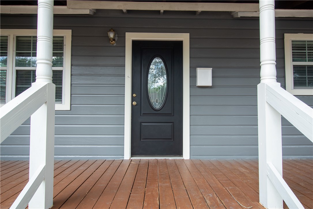 702 Jefferson Street Alice, TX 78332 - Photo 6 of 38 a view of a entryway door of the house