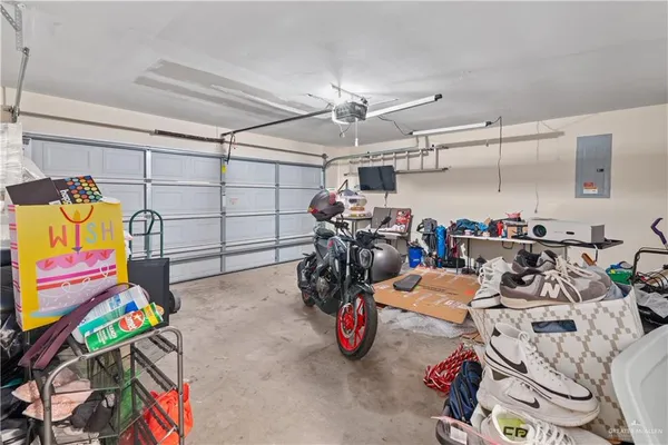 $2,100 | 4705 Violet Avenue, McAllen, TX 78504