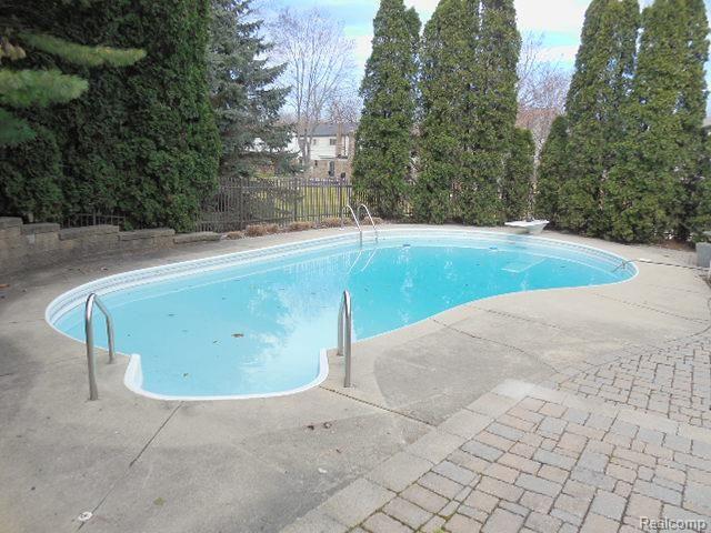900 Stag Ridge Road Rochester, MI 48309 - Photo 30 of 31 DSCN0834.jpg