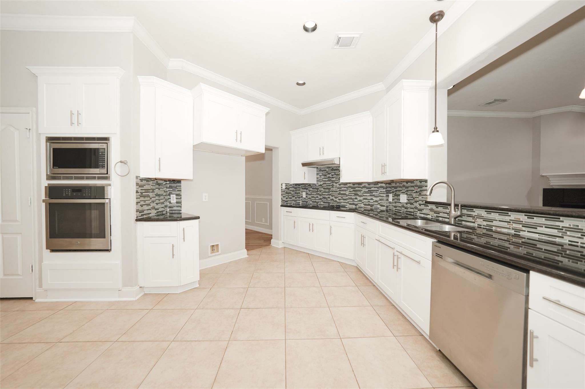 21307 Riverside Ridge Lane Katy, TX 77449 - Photo 10 of 44 Full view of kitchen