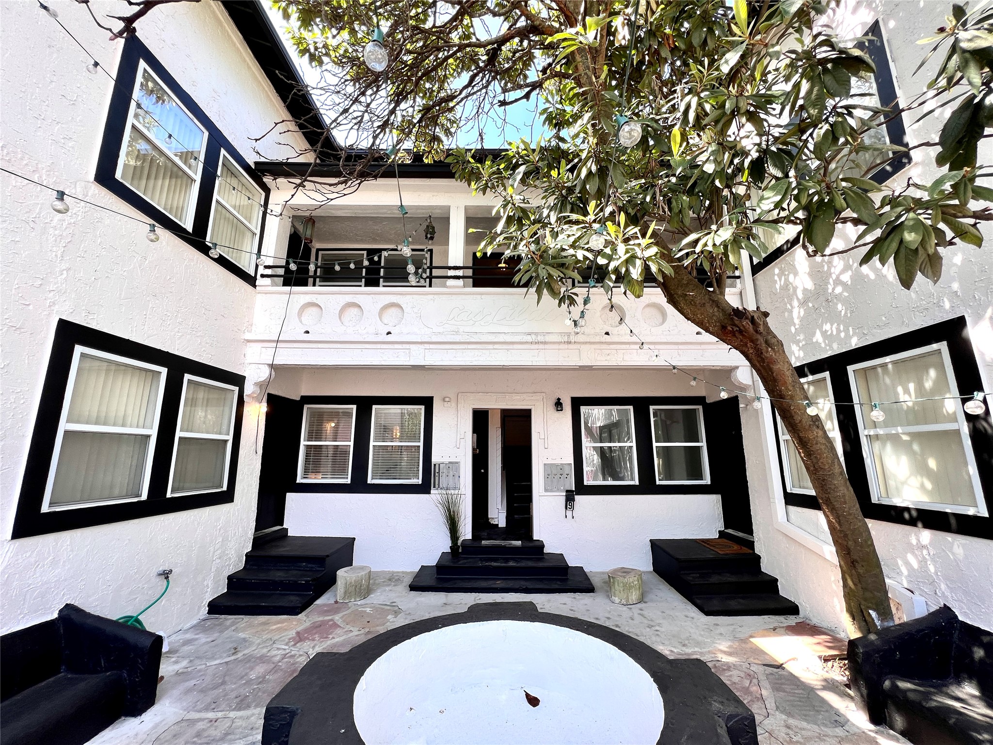 415 Fairview Street, Unit 9 Houston, TX 77006 - Photo 15 of 15 Cozy gated courtyard for residents only.